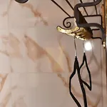 La Decouverte Trouvee Oda ve Kahvaltı 3*