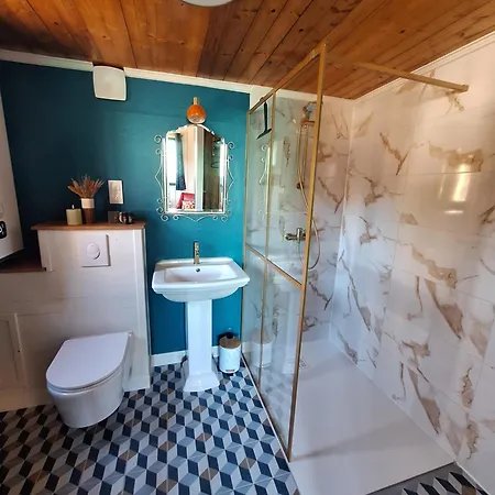 La Decouverte Trouvee Bed & Breakfast 3*